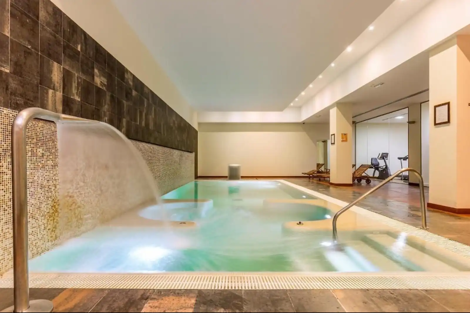 Piscina de Apartamento de alquiler en Estepona con Aire acondicionado, Calefacción y Jardín privado