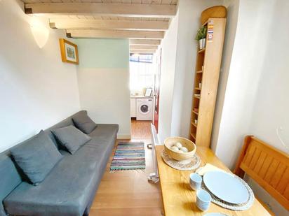 Living room of Flat to rent in  Madrid Capital  with Air Conditioner, Washing machine and TV