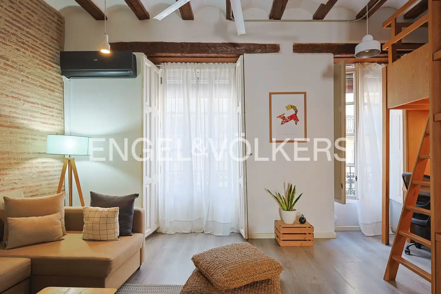 Living room of Flat for rent in Valencia  with Air Conditioner, Heating and Parquet flooring