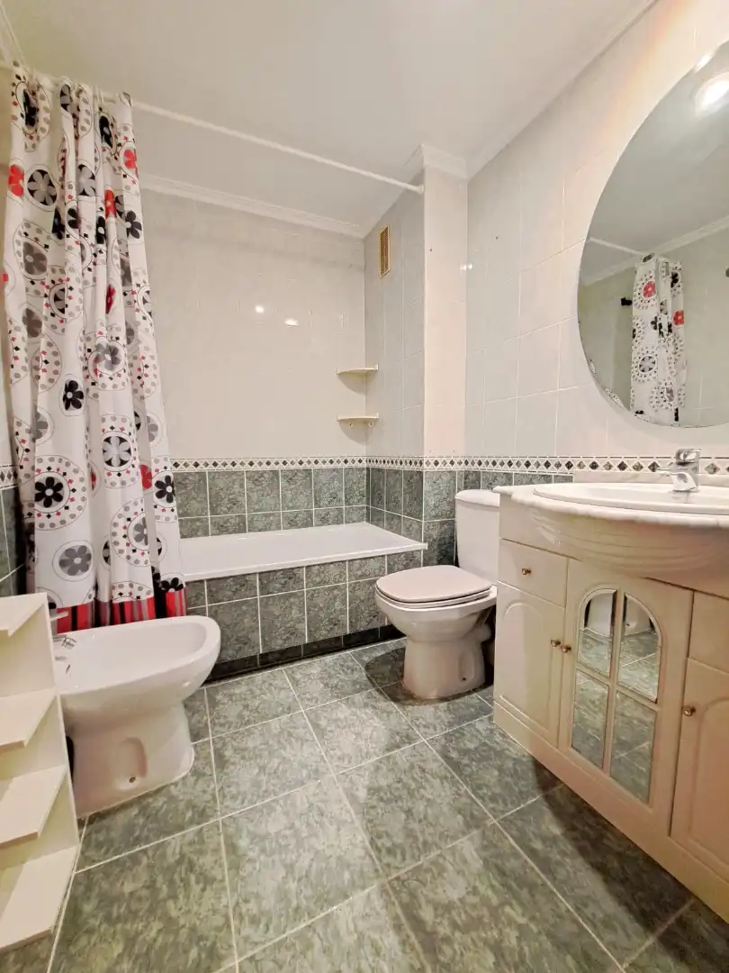 Bathroom of Flat for sale in Torrent  with Air Conditioner, Heating and Furnished