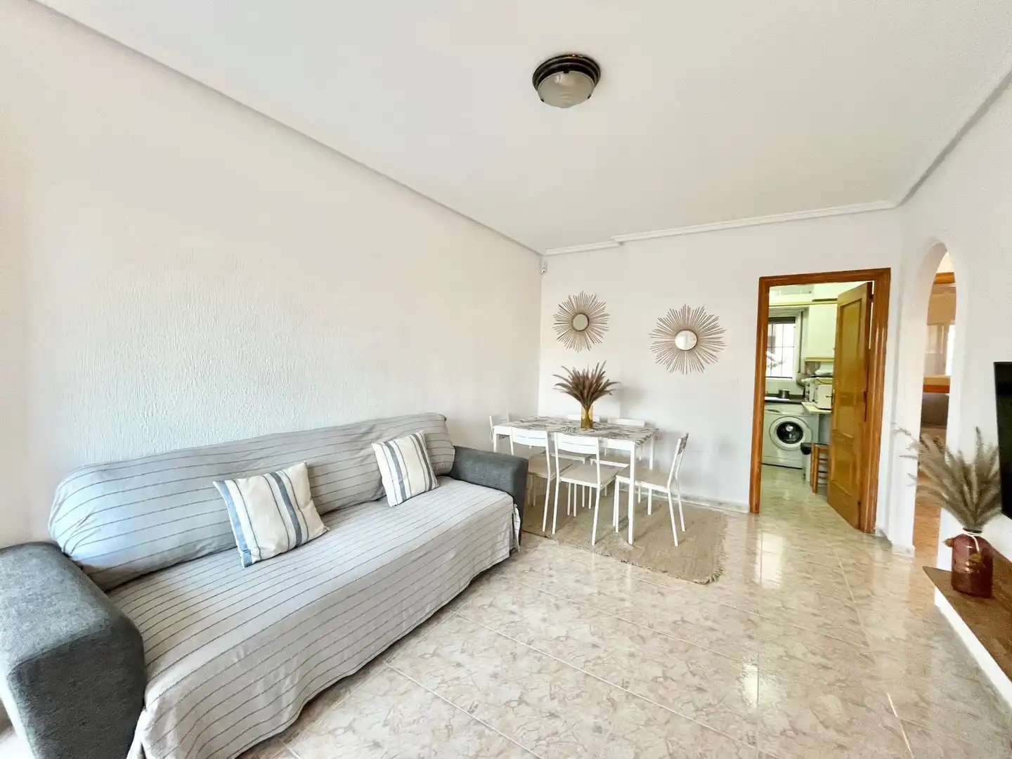 Sala de estar de Planta baja de alquiler en Torrevieja con Calefacción, Piscina y Amueblado