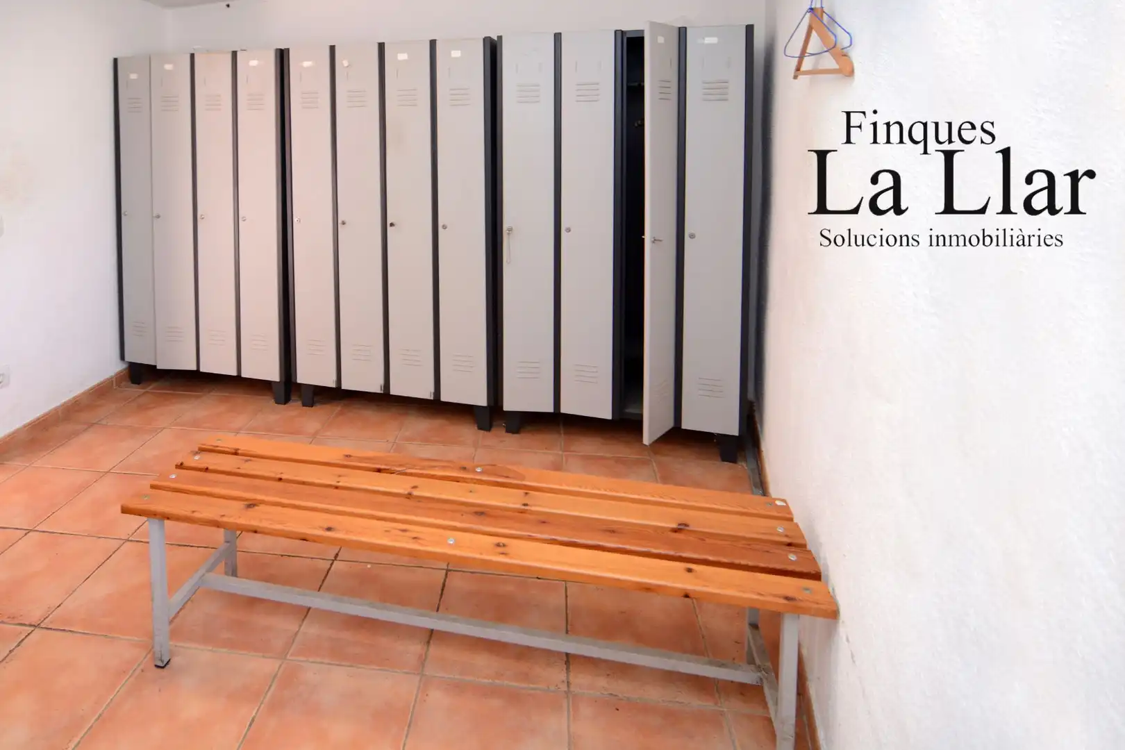 Commercial properties for sale in d'Ernest Lluch, Torrent Ballester
