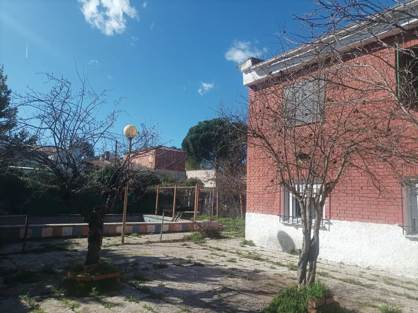 Vista exterior de Casa o chalet en venta en Escalona con Calefacción, Piscina y Amueblado