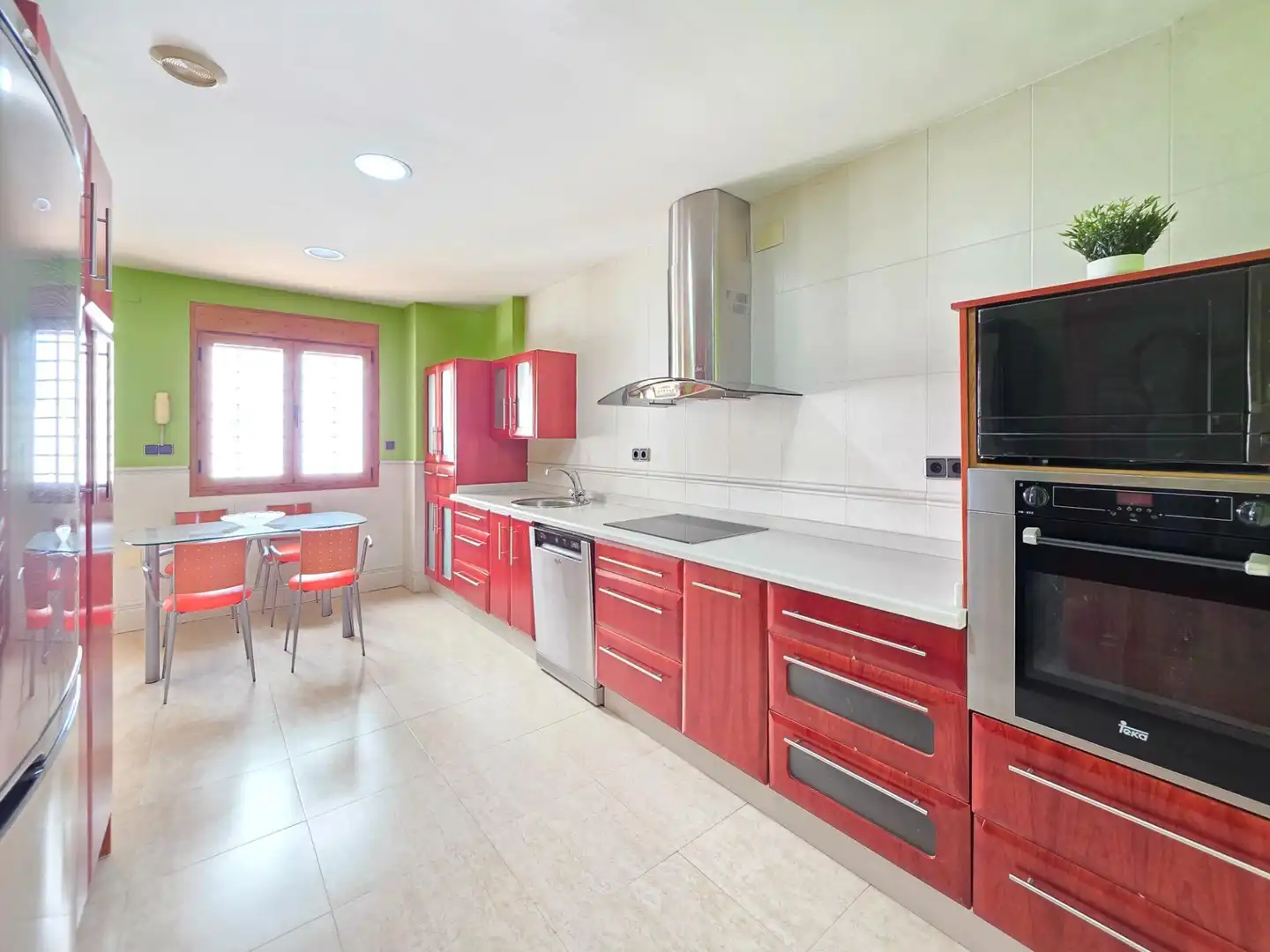 Cocina de Casa adosada en venta en Jaén con Aire acondicionado, Calefacción y Jardín privado