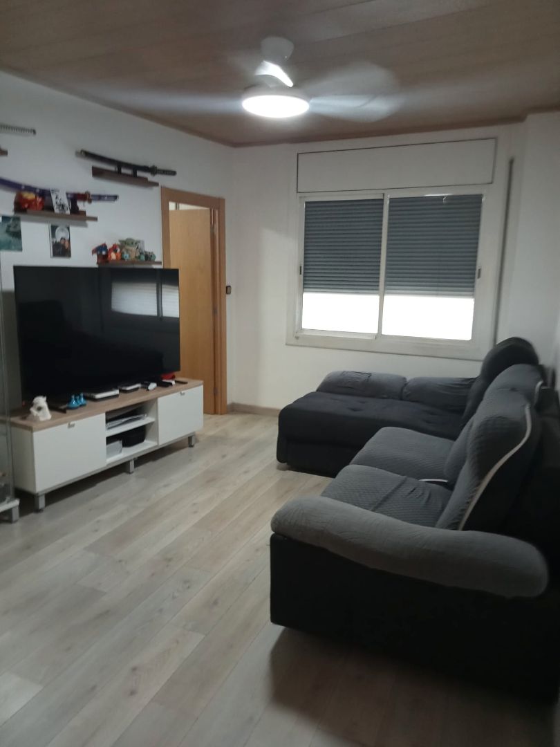 Living room of Flat for sale in  Barcelona Capital  with Parquet flooring, Oven and Internet