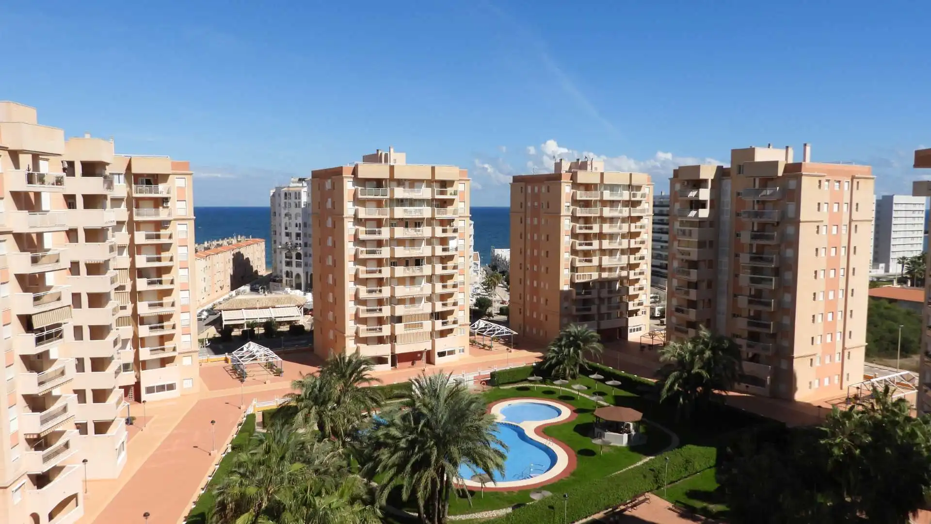 Vista exterior de Piso en venta en La Manga del Mar Menor con Calefacción, Terraza y Amueblado