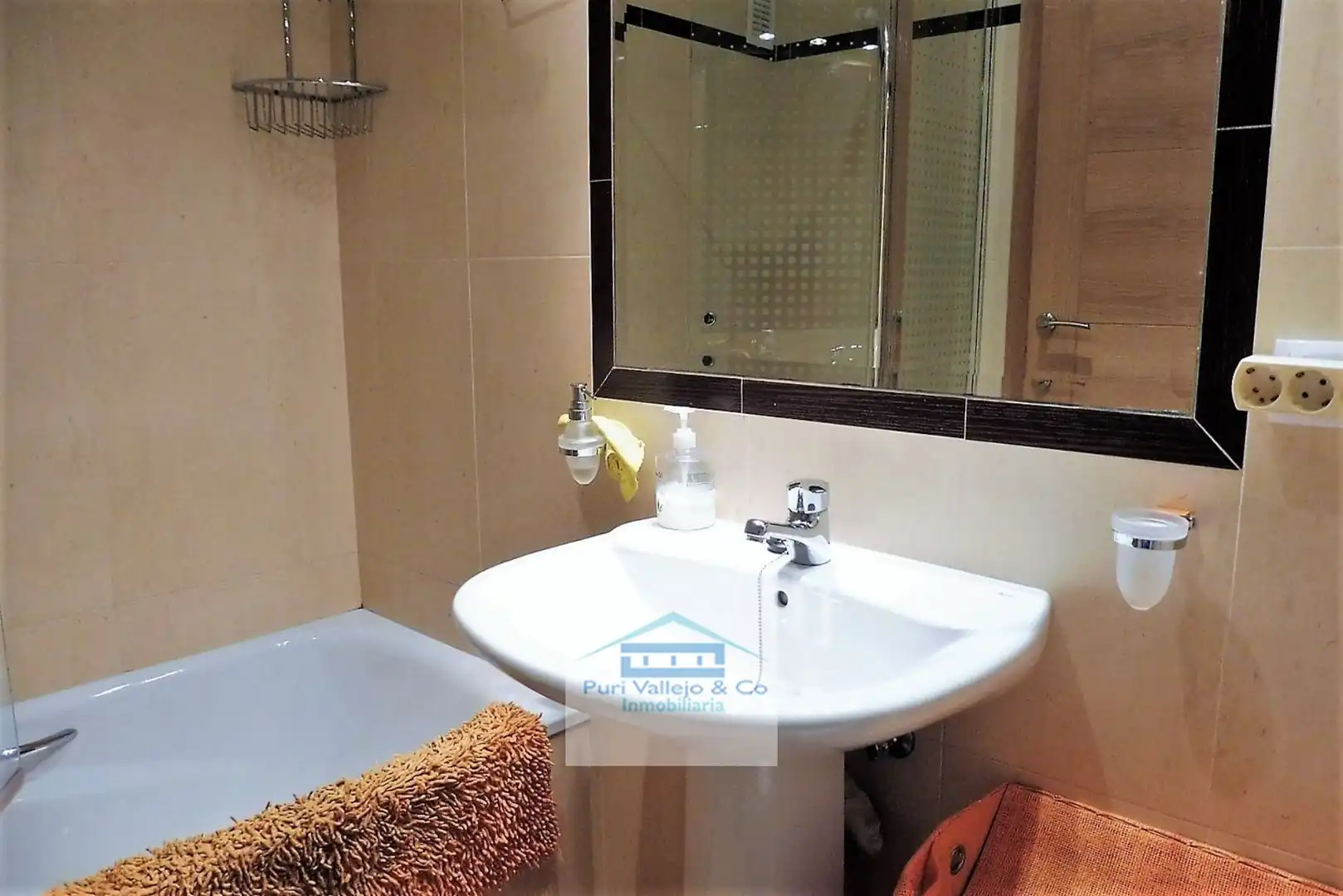 Baño de Piso en venta en Córdoba con Aire acondicionado, Trastero y Amueblado
