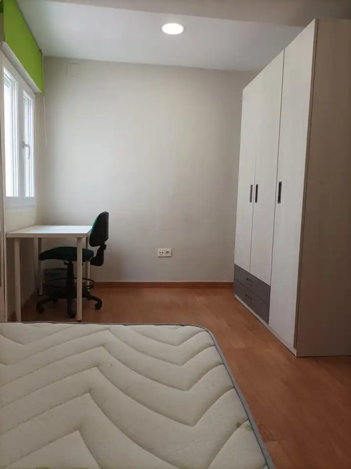 Schlafzimmer von Wohnung zur Miete in Granada