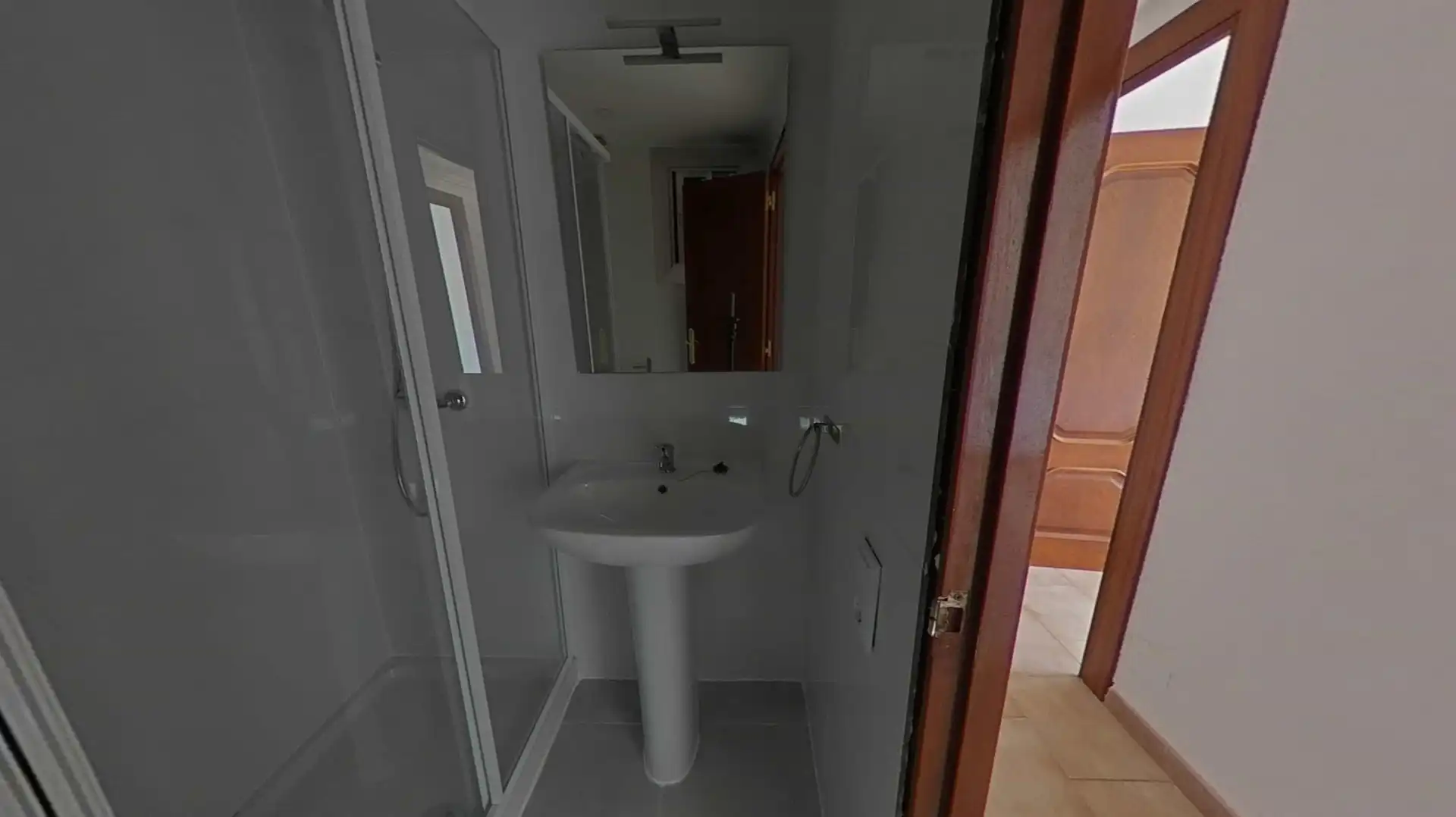 Bathroom of Flat for sale in Zaragoza  with Heating, Parquet flooring and Oven