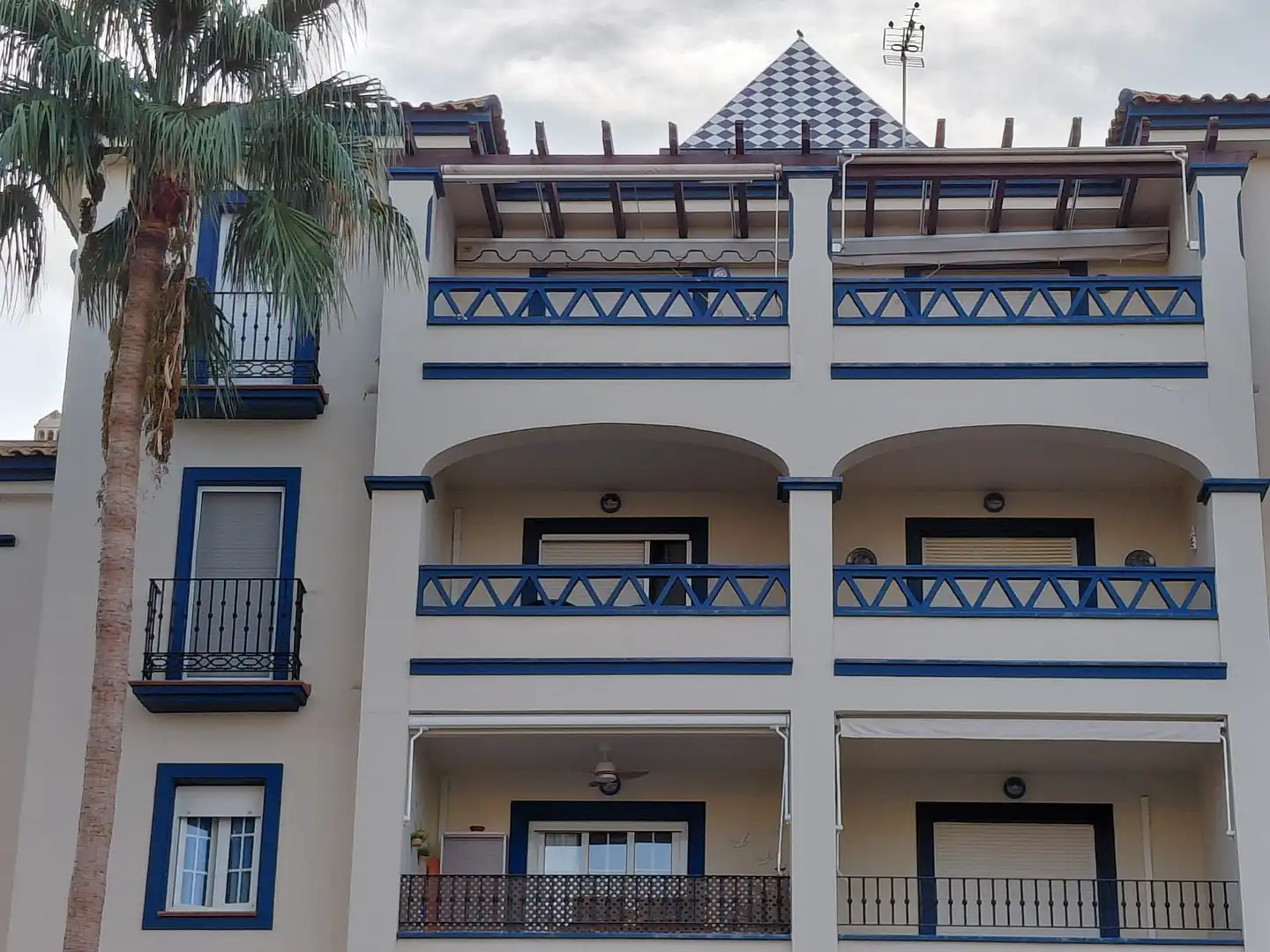 Flat with terrace for sale in Calle ROBALITO  - URBANIZACION  FARO III, imagen 2
