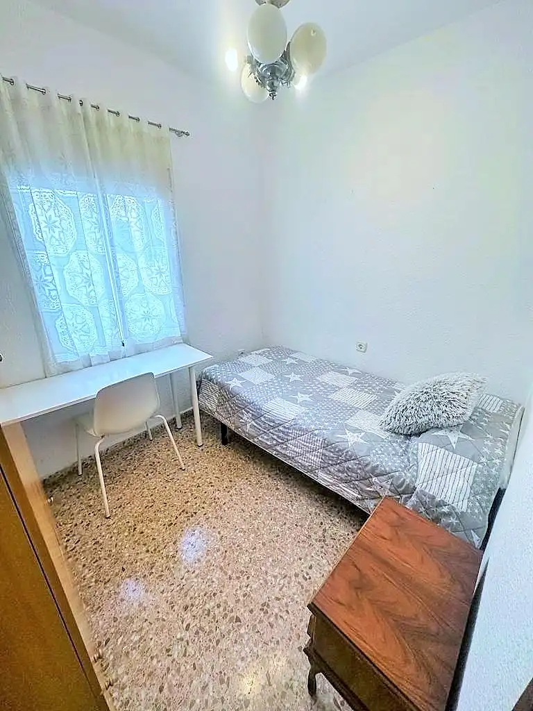 Bedroom of Flat for rent in Valencia  with Air Conditioner, Heating and Furnished