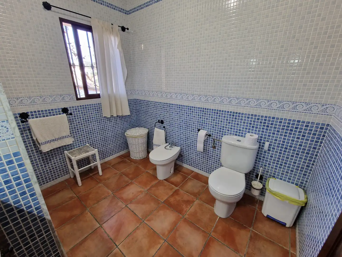 Bany de Casa o xalet en venda en Montalbán de Córdoba amb Aire condicionat, Jardí privat i Terrassa
