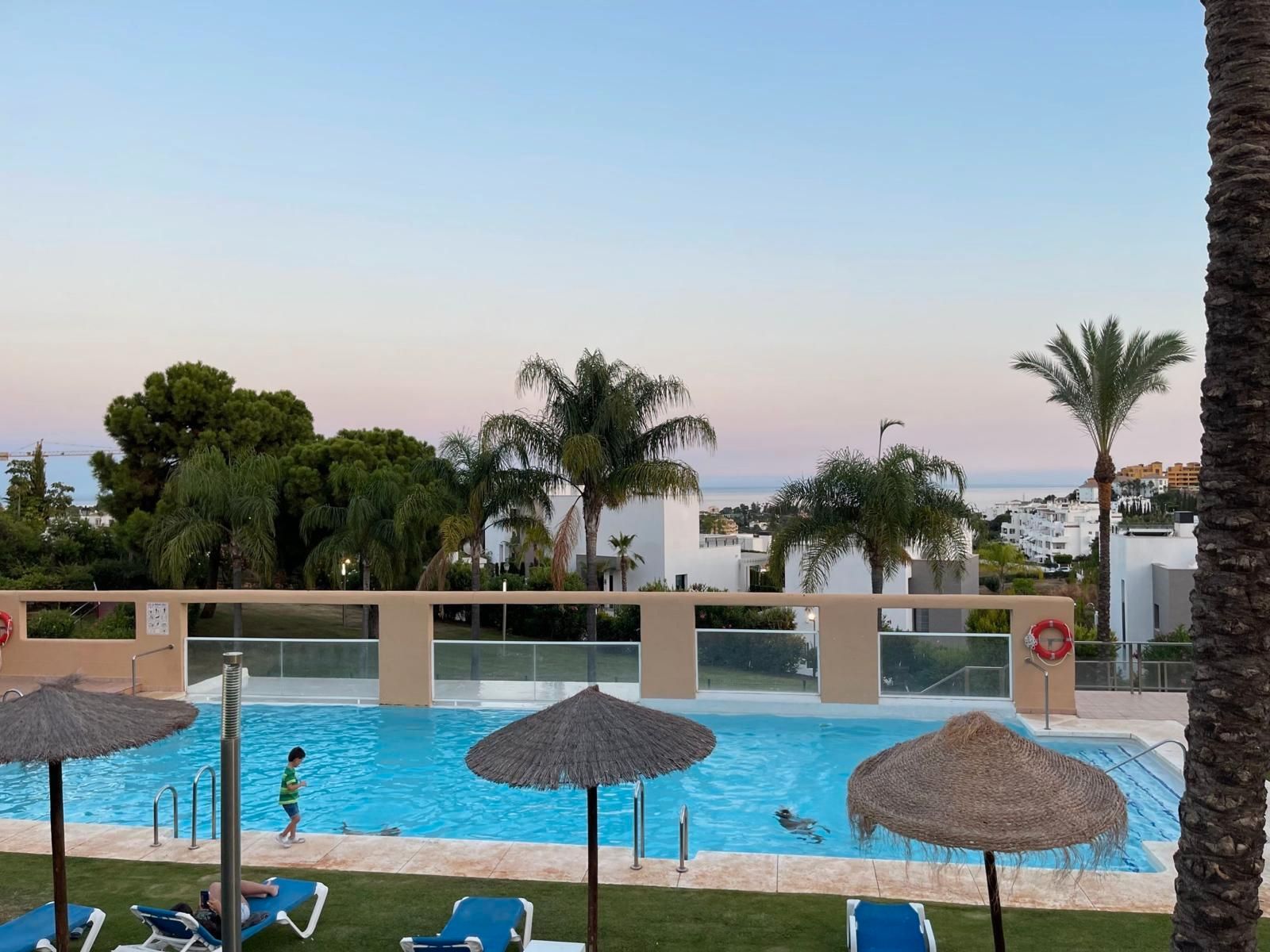 Swimming pool of Flat for sale in Estepona  with Air Conditioner, Terrace and Furnished