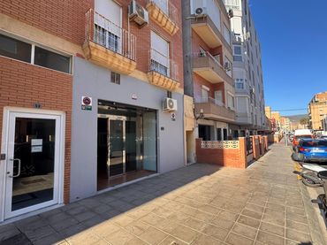 Local comercial de lloguer a Ciudad Jardín - Tagarete - El Zapillo
