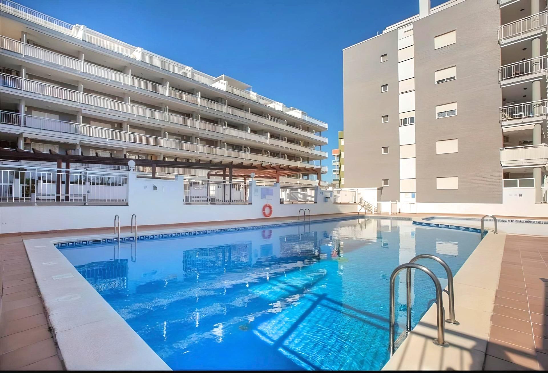 Piscina de Apartament en venda en Moncofa amb Terrassa, Traster i Piscina comunitària