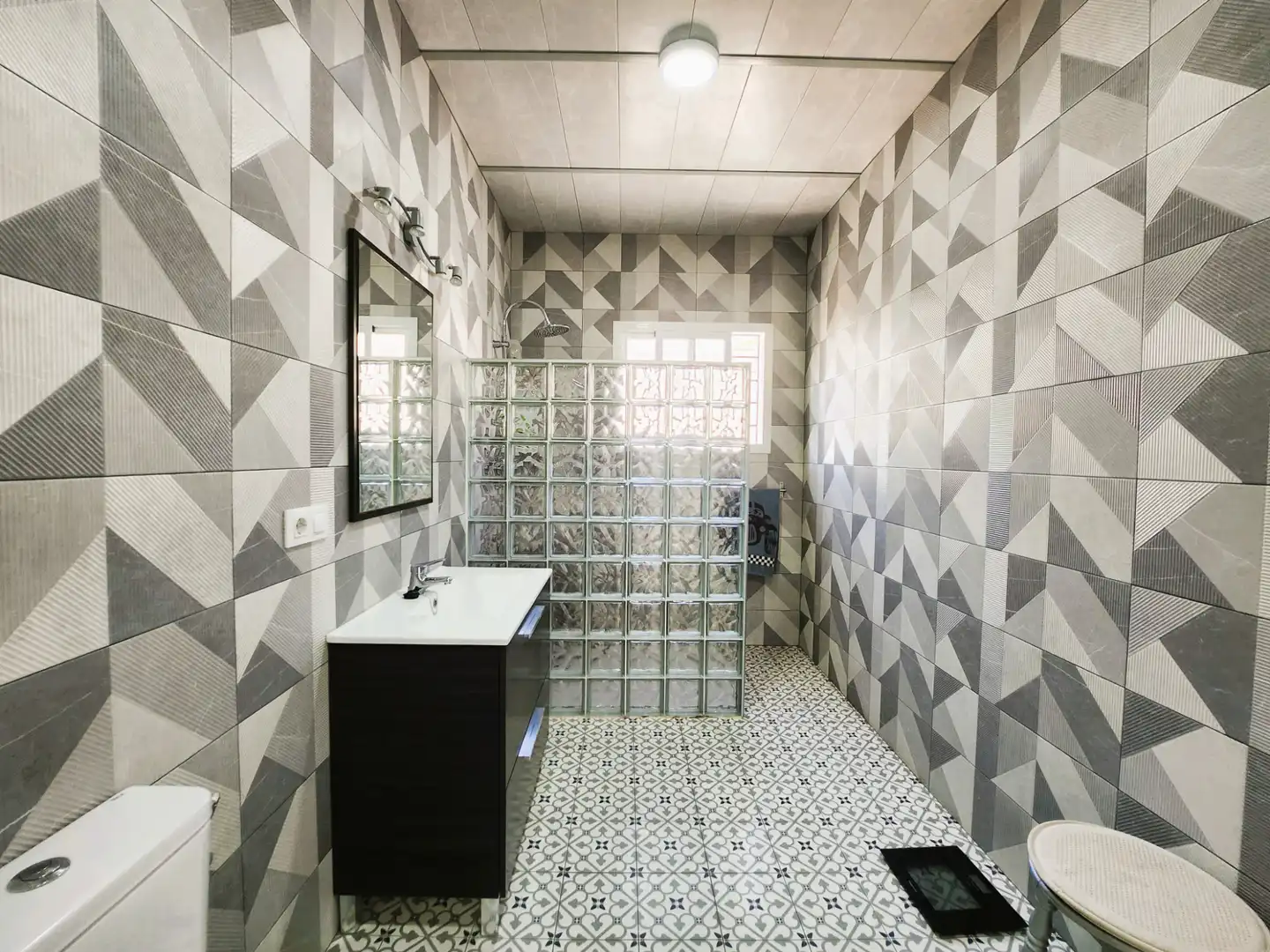 Baño de Casa o chalet en venta en Alcalá de Guadaira con Aire acondicionado, Calefacción y Jardín privado