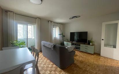 Living room of Flat for sale in  Madrid Capital  with Heating, Furnished and Balcony