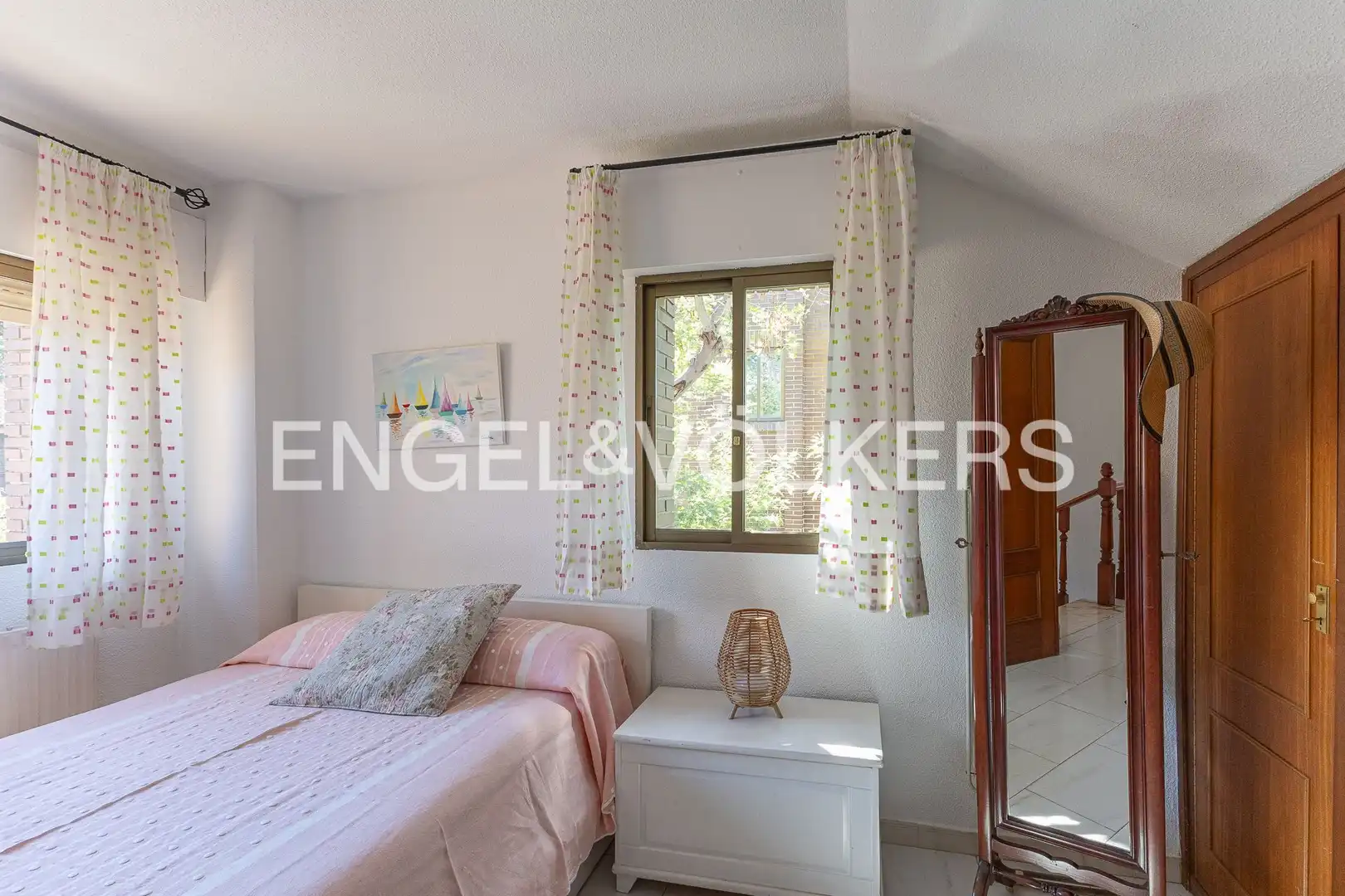 Habitación de Casa o chalet en venta en Pozuelo de Alarcón con Aire acondicionado, Calefacción y Jardín privado