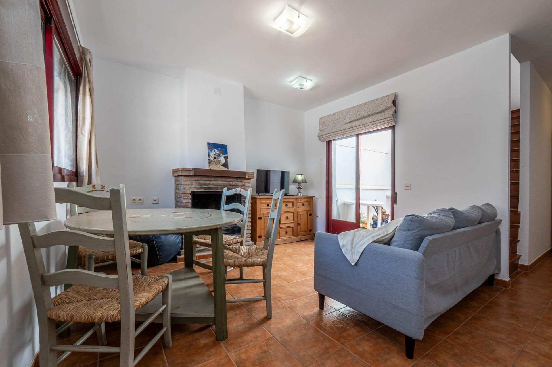 Sala d'estar de Casa o xalet en venda en Las Tres Villas amb Calefacció