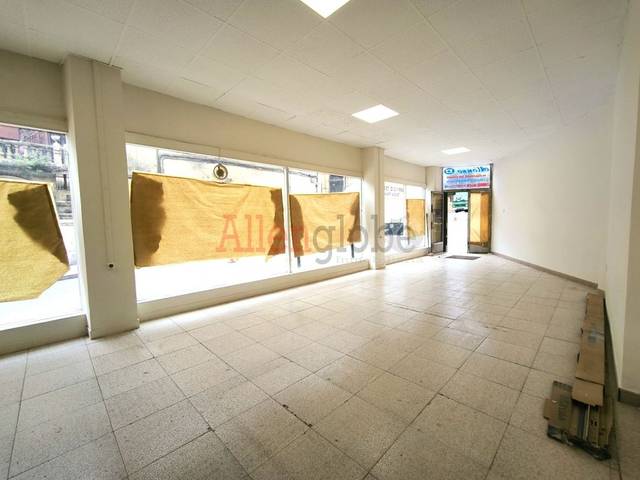 Local comercial en Alquiler en Calle Martínez Vigil en El Postigo