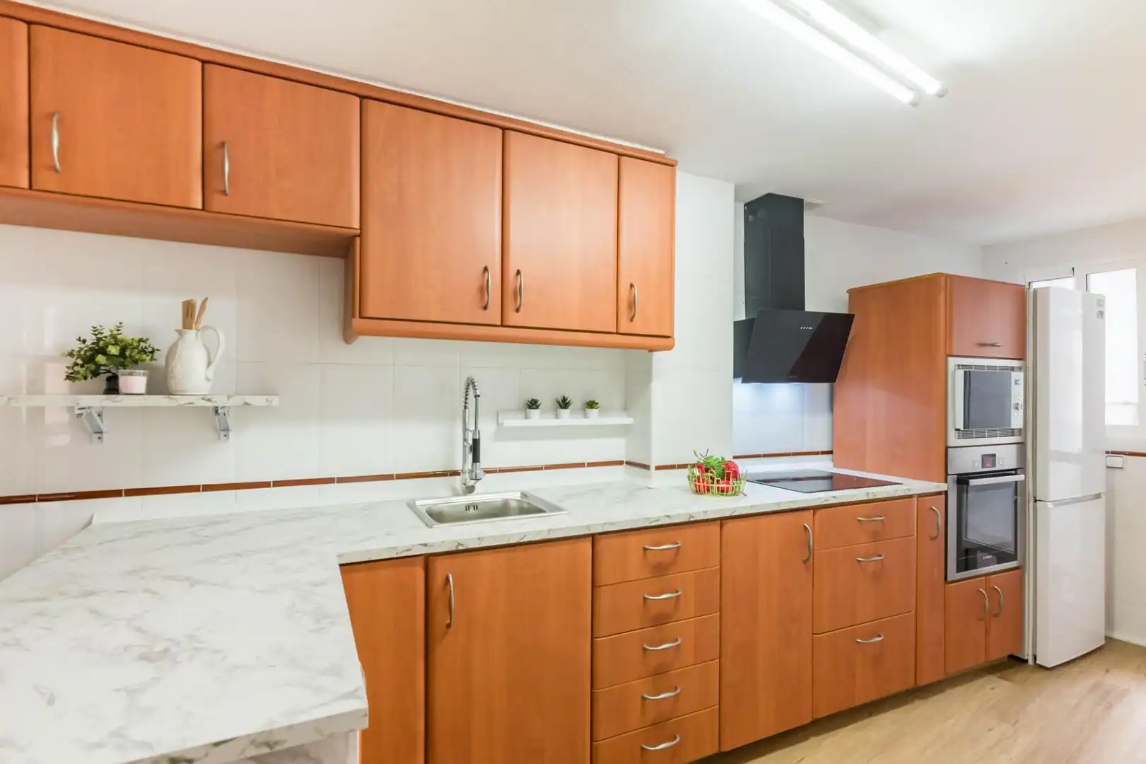 Küche von Wohnung zum Verkauf in Santomera mit Klimaanlage, Privatgarten und Abstellraum