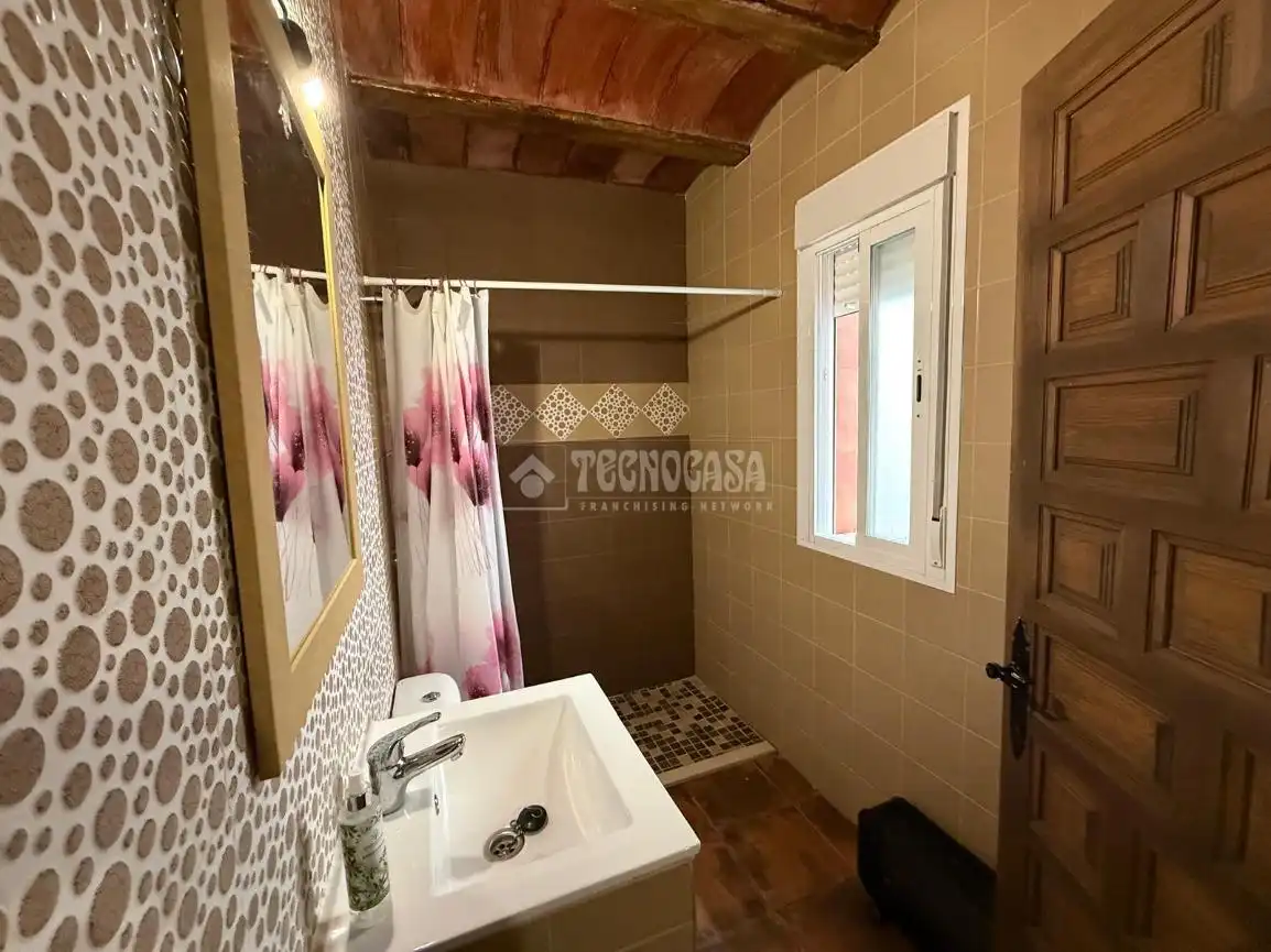 Badezimmer von Country house zum Verkauf in Baños de la Encina mit Heizung und Privatgarten