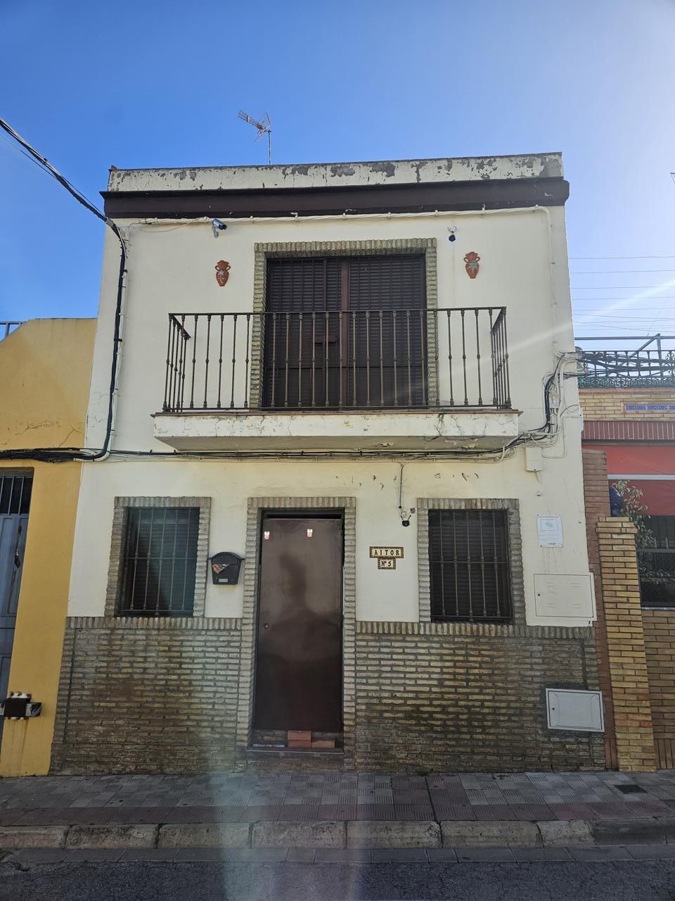 Exterior view of House or chalet for sale in Alcalá de Guadaira  with Terrace