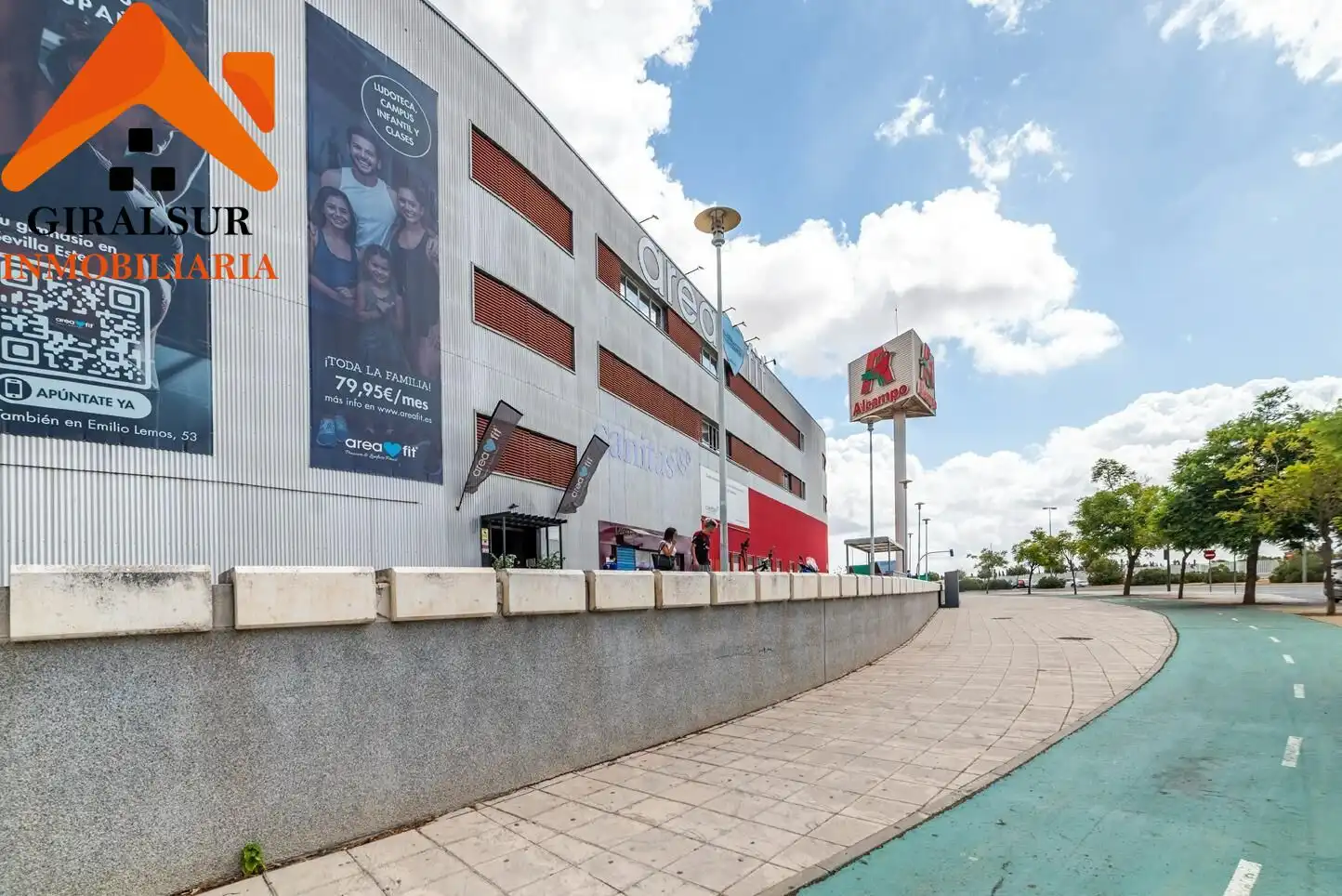 Vista exterior de Pis en venda en Sevilla amb Aire condicionat i Terrassa