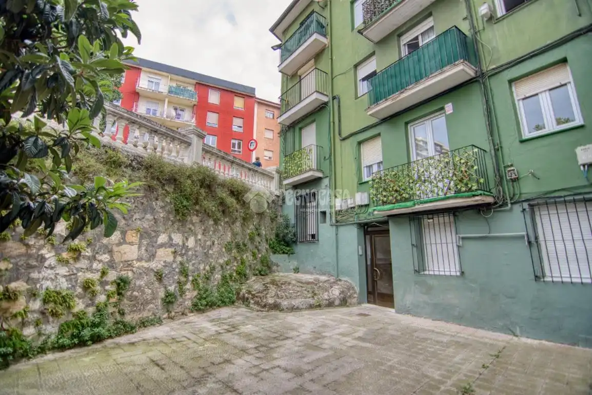 Vista exterior de Estudio en venta en Santander