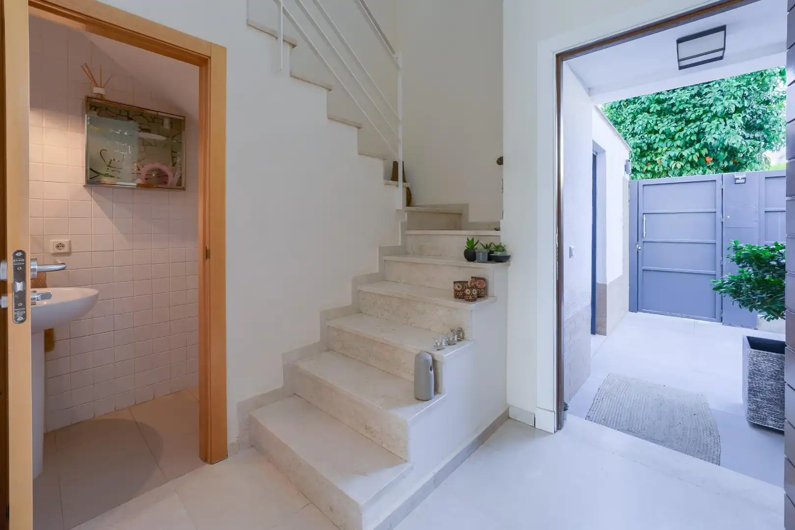 Casa aparellada amb terrassa en venda a Calle Verdejo, imagen 47