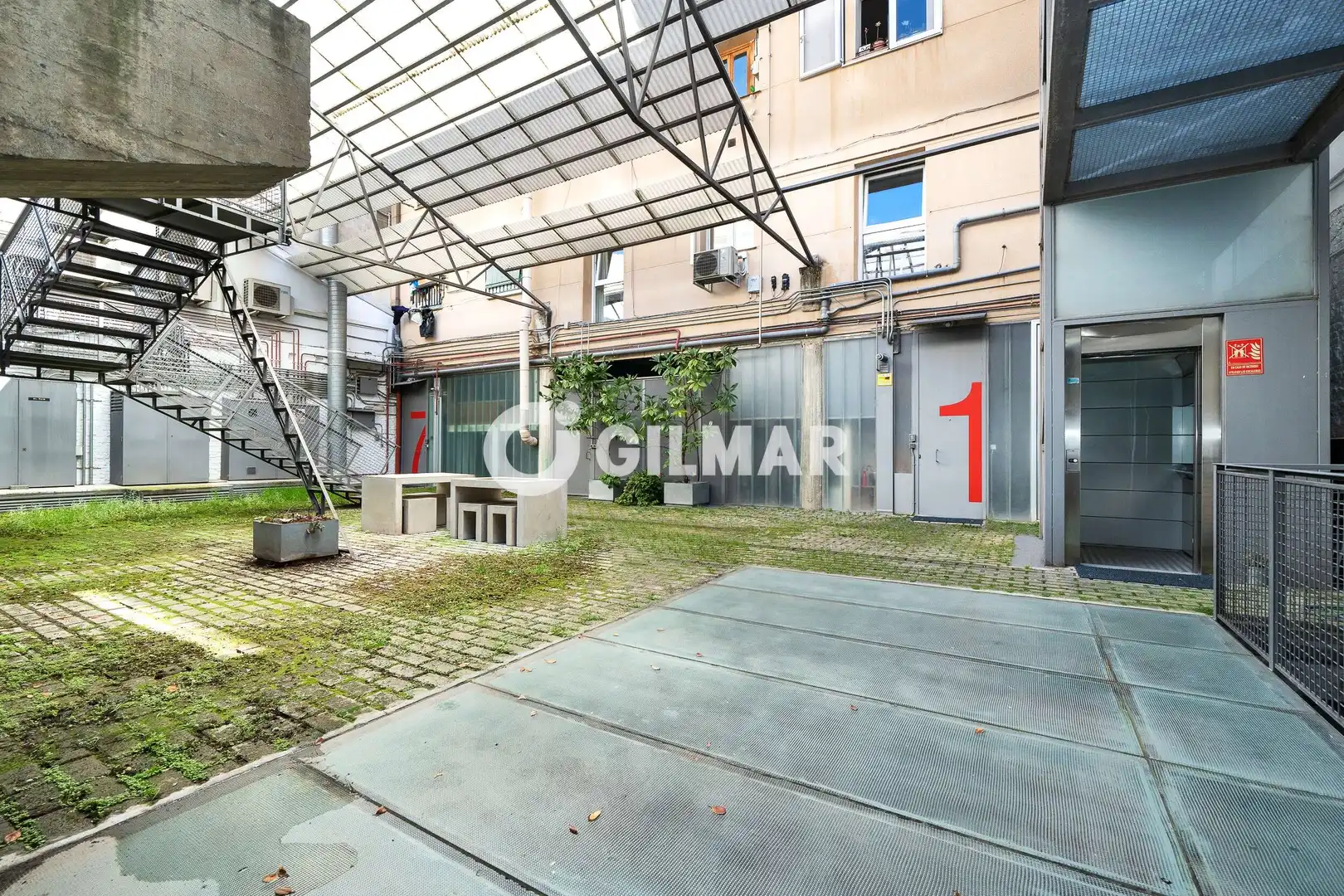 Terraza de Piso en venta en Madrid con Calefacción y Jardín privado