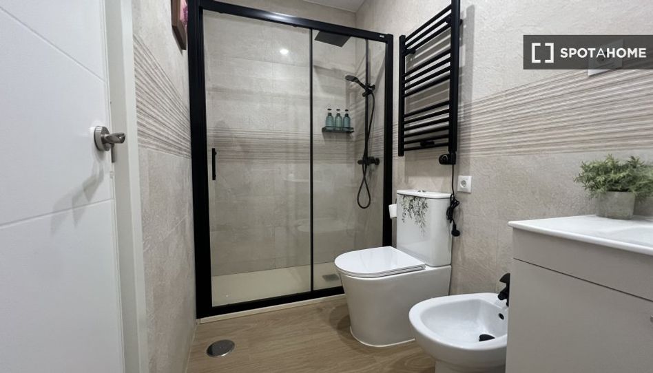 Piso de alquiler en La Fortuna - Imagen 4