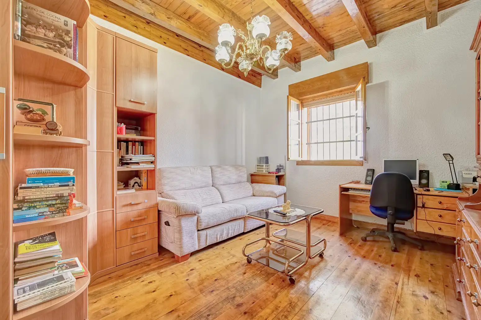 Wohnzimmer von Haus oder Chalet zum Verkauf in Aranguren mit Klimaanlage, Heizung und Privatgarten