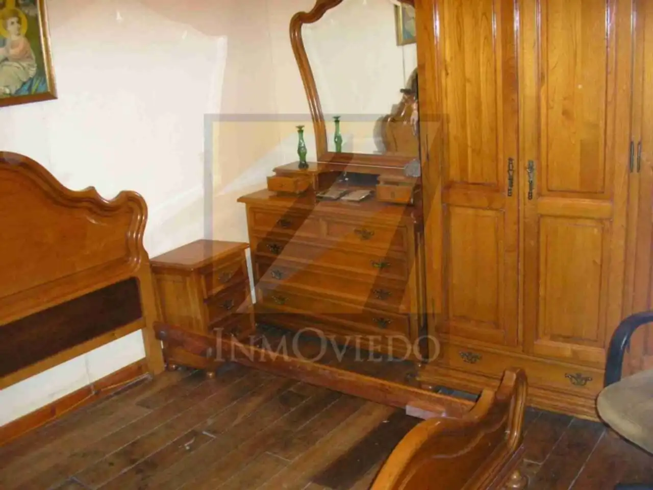 Dormitori de Casa o xalet en venda en Coaña amb Calefacció, Terrassa i Moblat