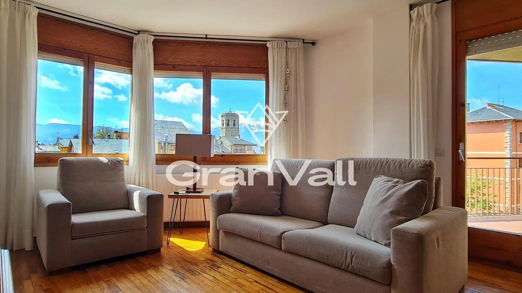 Sala d'estar de Apartament en venda en Puigcerdà amb Calefacció, Parquet i Terrassa