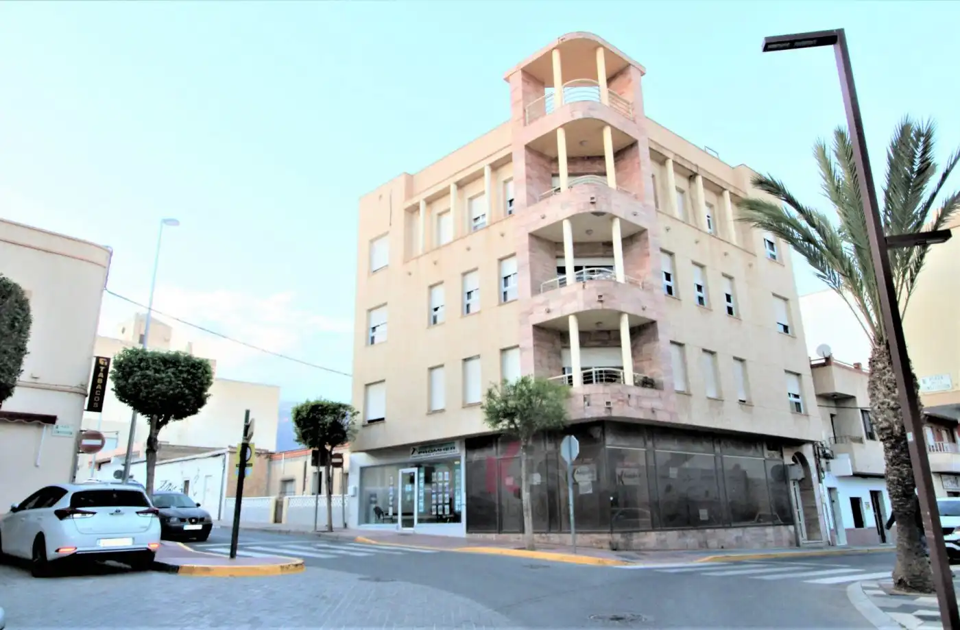 Local comercial de lloguer a El Ejido Ciudad