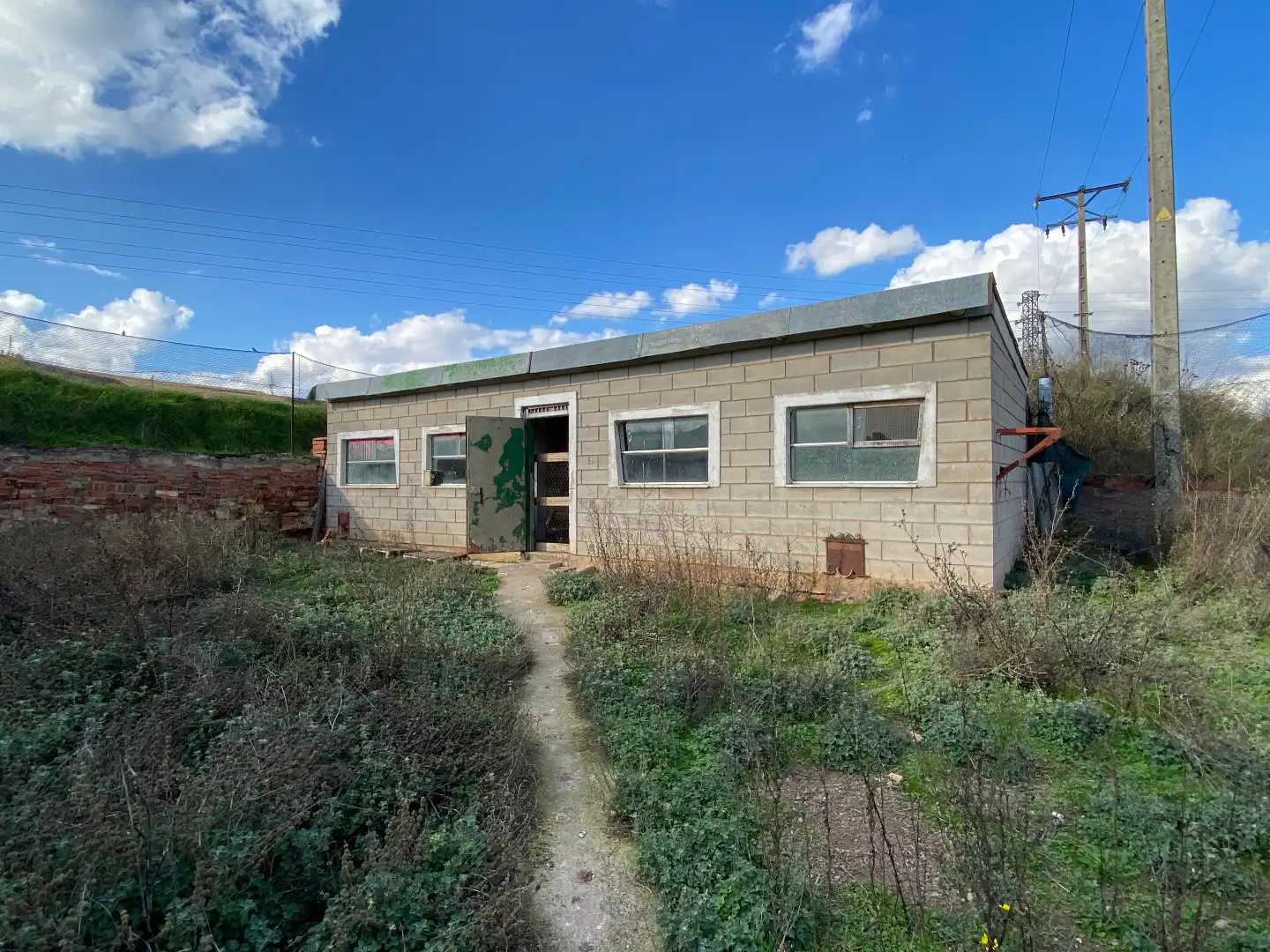 Vista exterior de Casa o xalet en venda en Burgos amb Parquet, Traster i Moblat