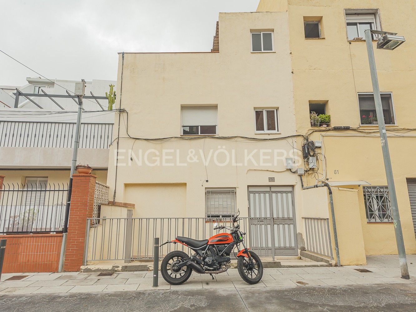 Vista exterior de Casa o xalet en venda en  Barcelona Capital amb Calefacció, Terrassa i Balcó