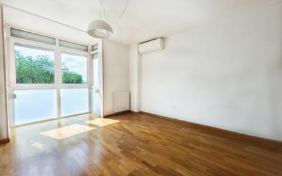 Bedroom of Flat for sale in  Madrid Capital  with Air Conditioner, Heating and Private garden