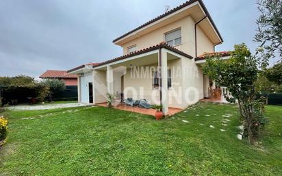 Exterior view of House or chalet for sale in Cihuri  with Heating, Private garden and Parquet flooring