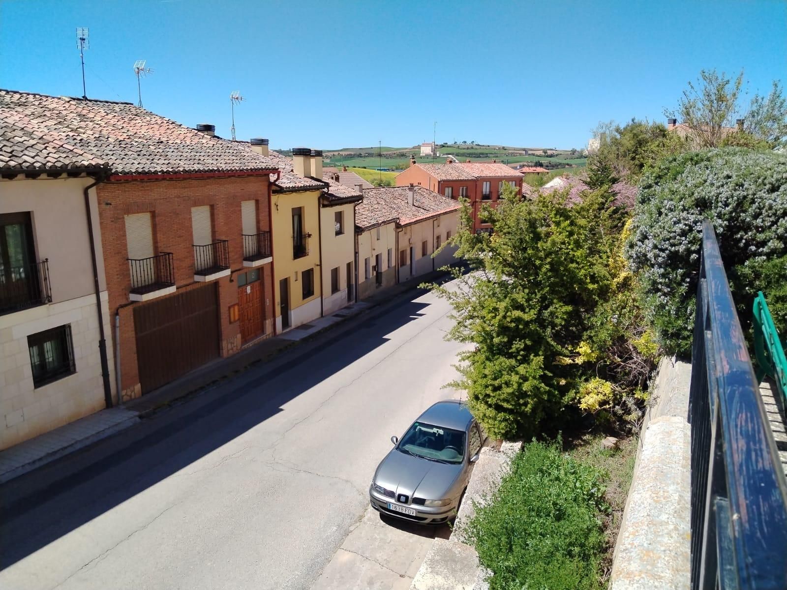 Vista exterior de Casa adosada en venda en Lerma amb Jardí privat, Traster i Balcó