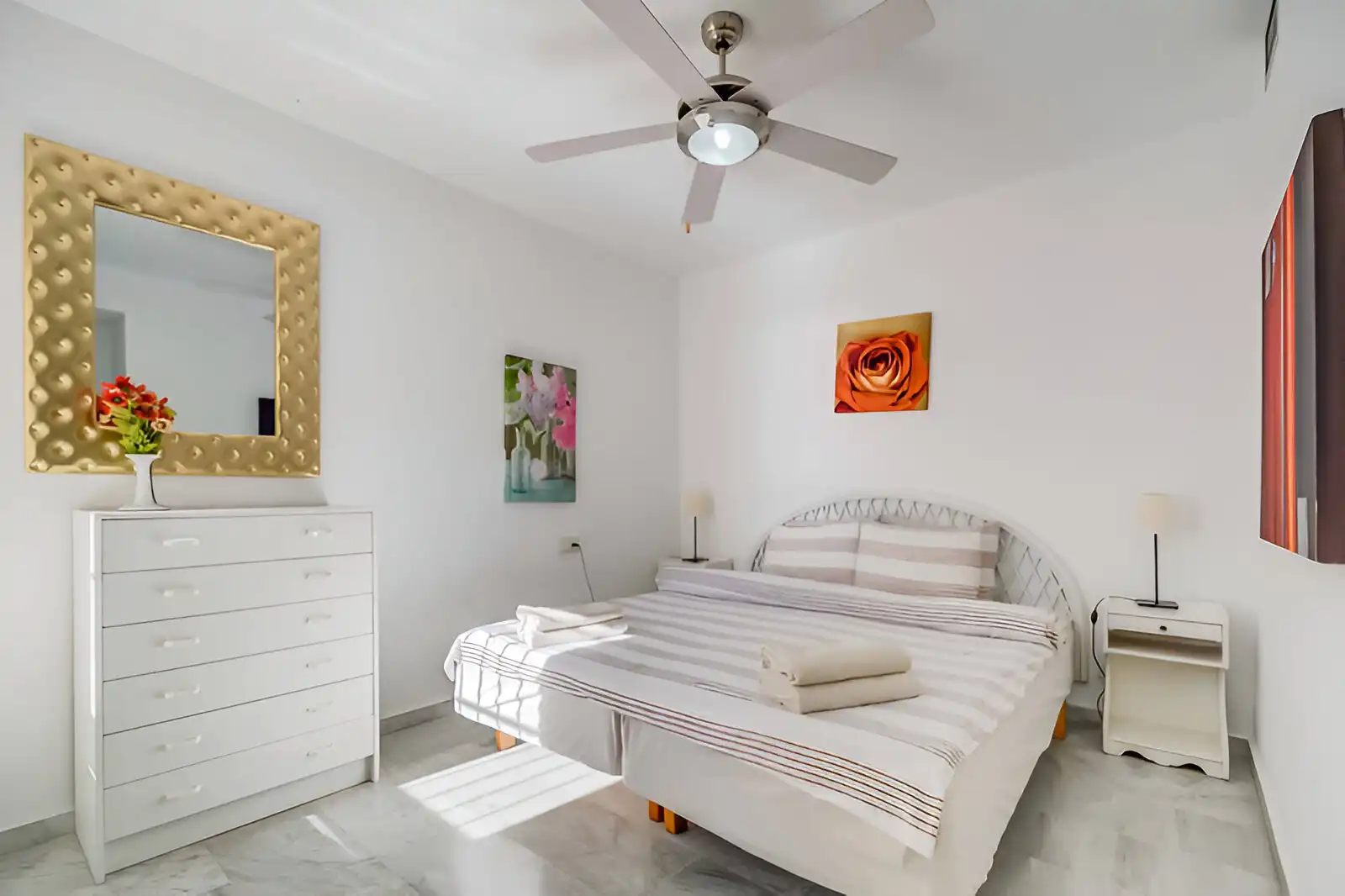 Habitación de Planta baja en venta en Benalmádena con Aire acondicionado, Terraza y Piscina