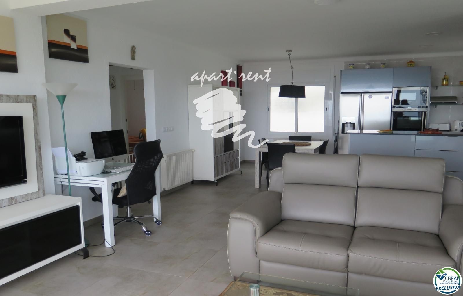 Sala d'estar de Casa o xalet en venda en Roses amb Aire condicionat, Calefacció i Terrassa