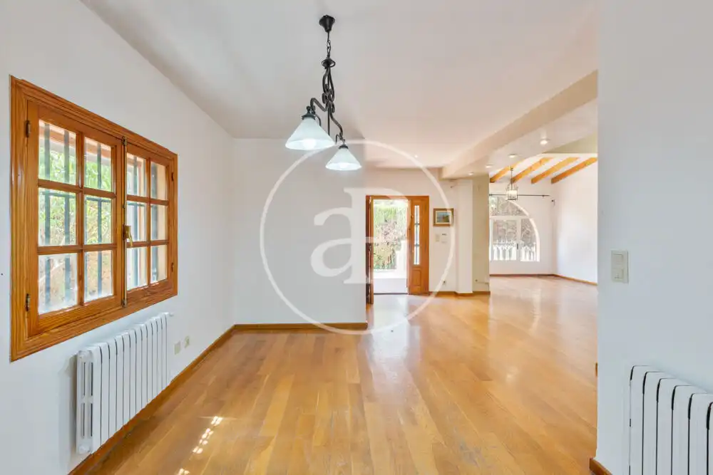 Sala d'estar de Casa o xalet en venda en L'Eliana amb Aire condicionat, Calefacció i Jardí privat