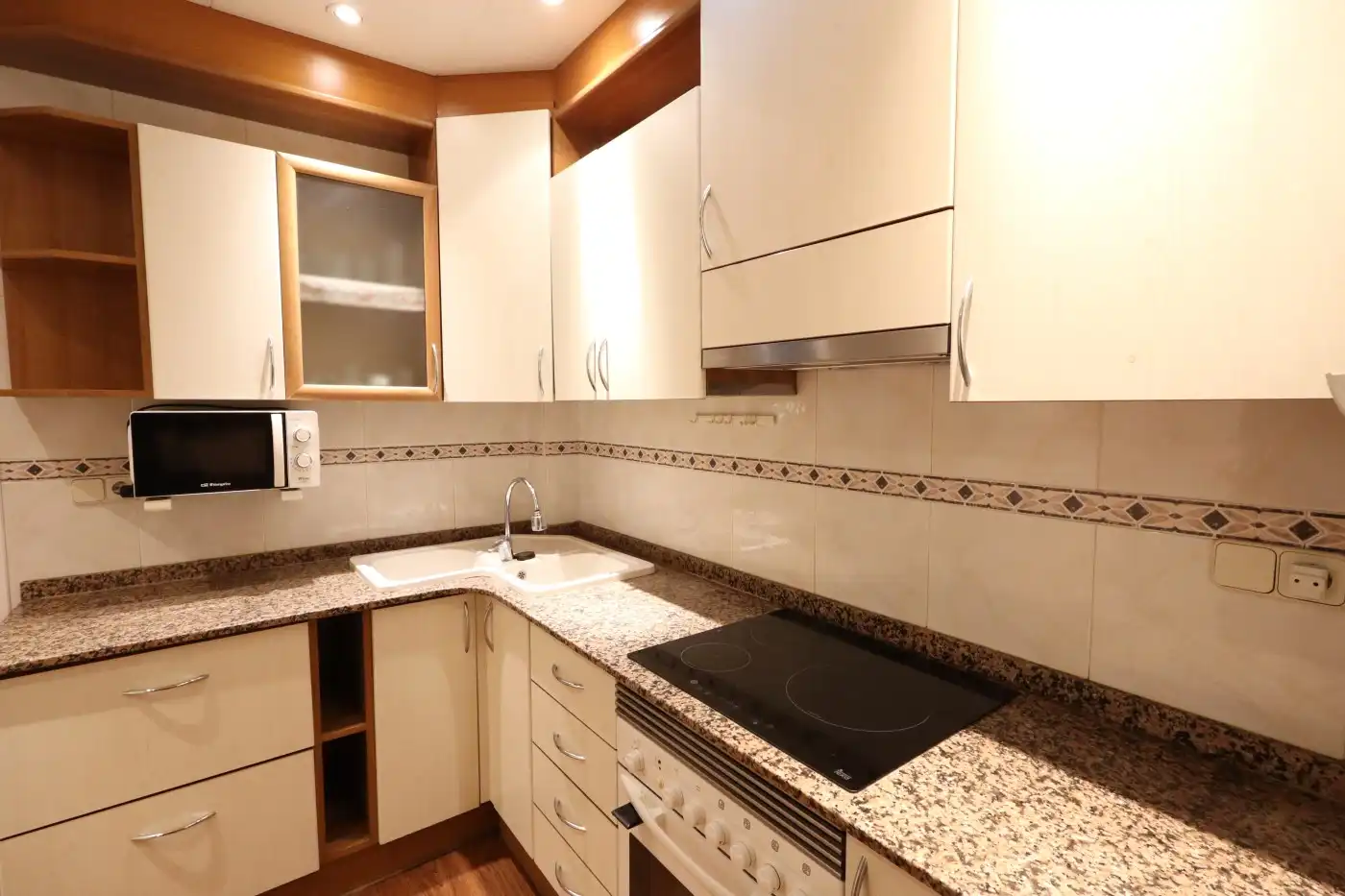 Cocina de Piso en venta en Barcelona con Calefacción y Balcón