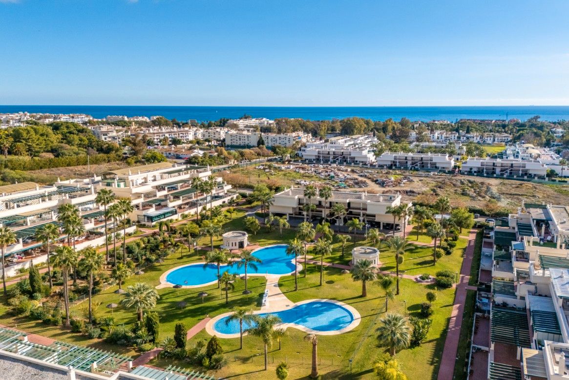 Vista exterior de Planta baja en venta en Marbella con Aire acondicionado, Calefacción y Jardín privado