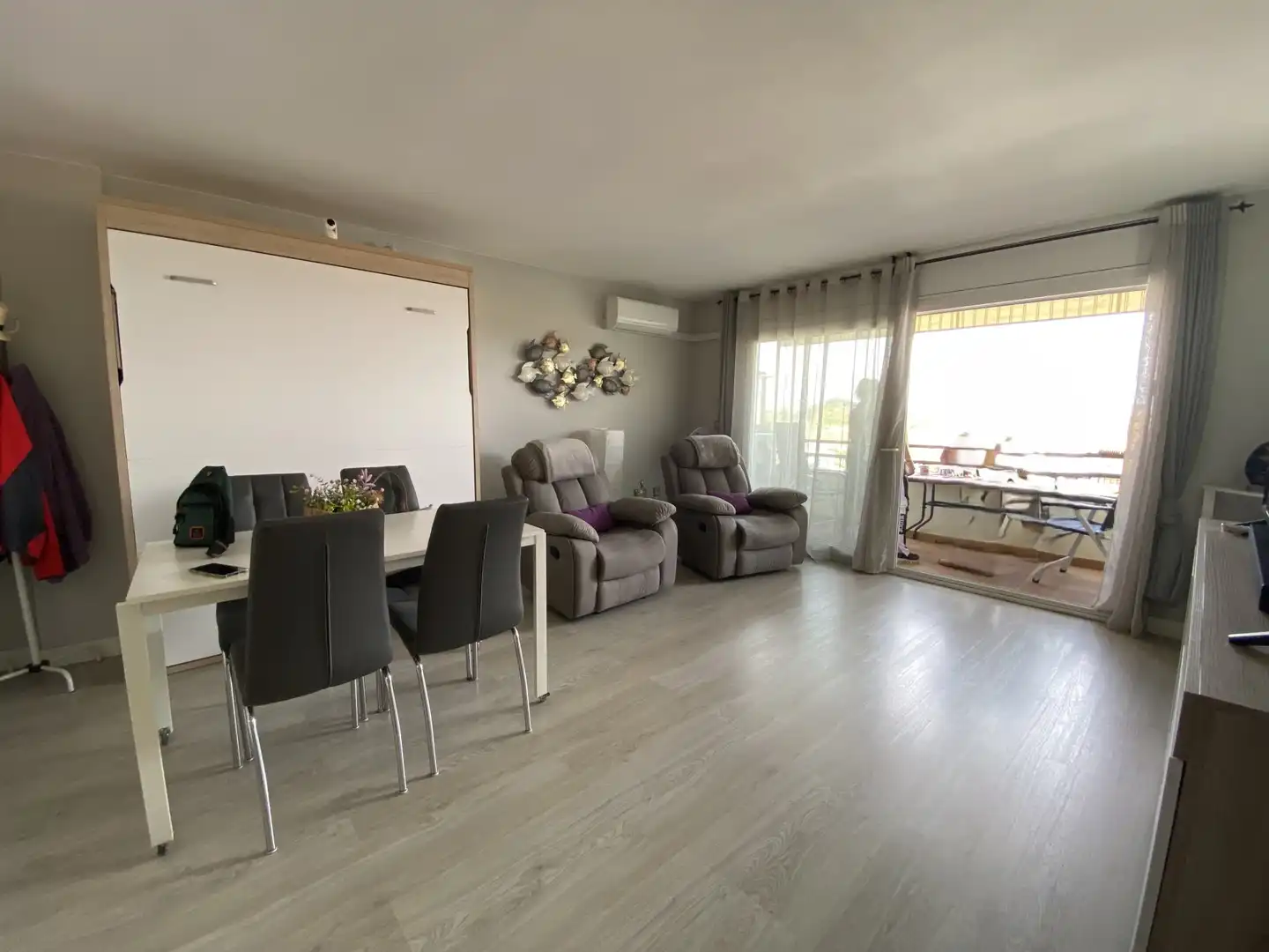 Sala de estar de Estudio en venta en Roses con Terraza y Amueblado