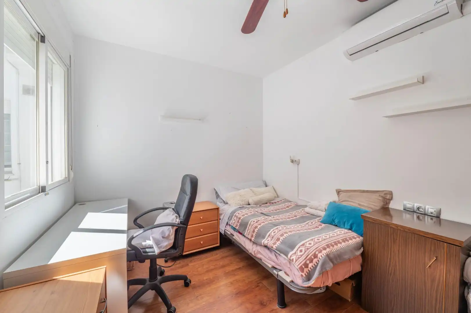 Habitación de Ático en venta en Armilla con Aire acondicionado, Trastero y Amueblado
