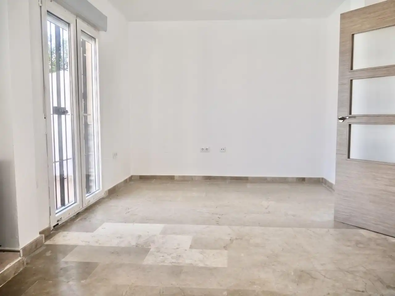 Casa adosada en venta en El Ronquillo con Jardín privado, Terraza y Piscina