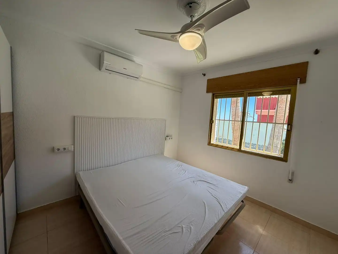 Habitación de Casa o chalet de alquiler en Orihuela con Aire acondicionado, Calefacción y Jardín privado